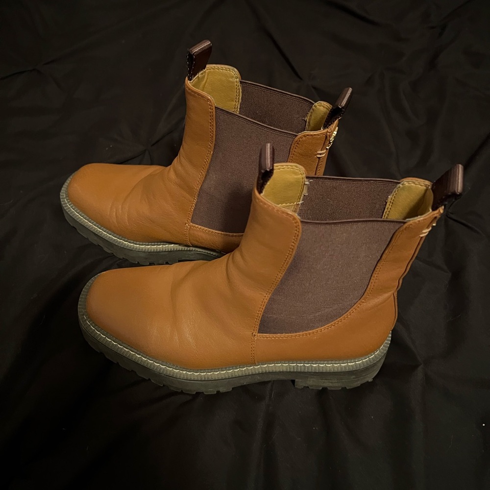 Sam Edelman Laguna Waterproof Lug Sole Chelsea Boot
Tawny Brown 
Woman’s 7.5 M